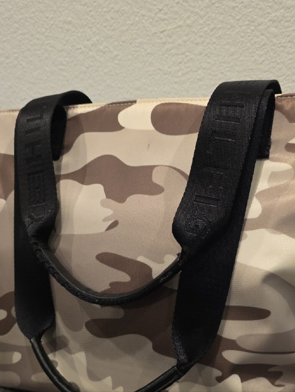 Tommy Hilfiger Camo Tan/Brown/Khaki Tote Bag - Picture 6 of 7